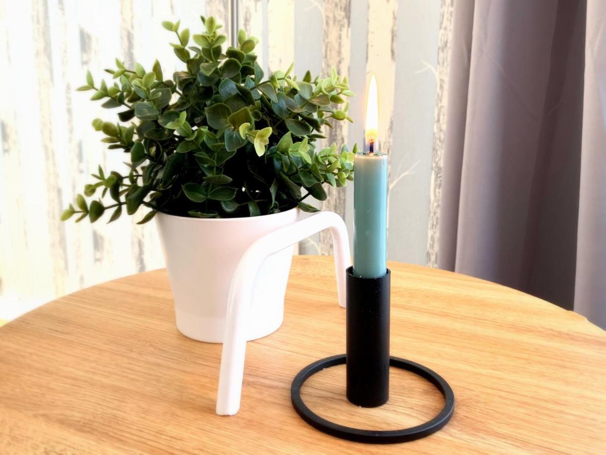 Moderne Mit Bodentiefer Dusche, Waschmaschine Und Kueche - 