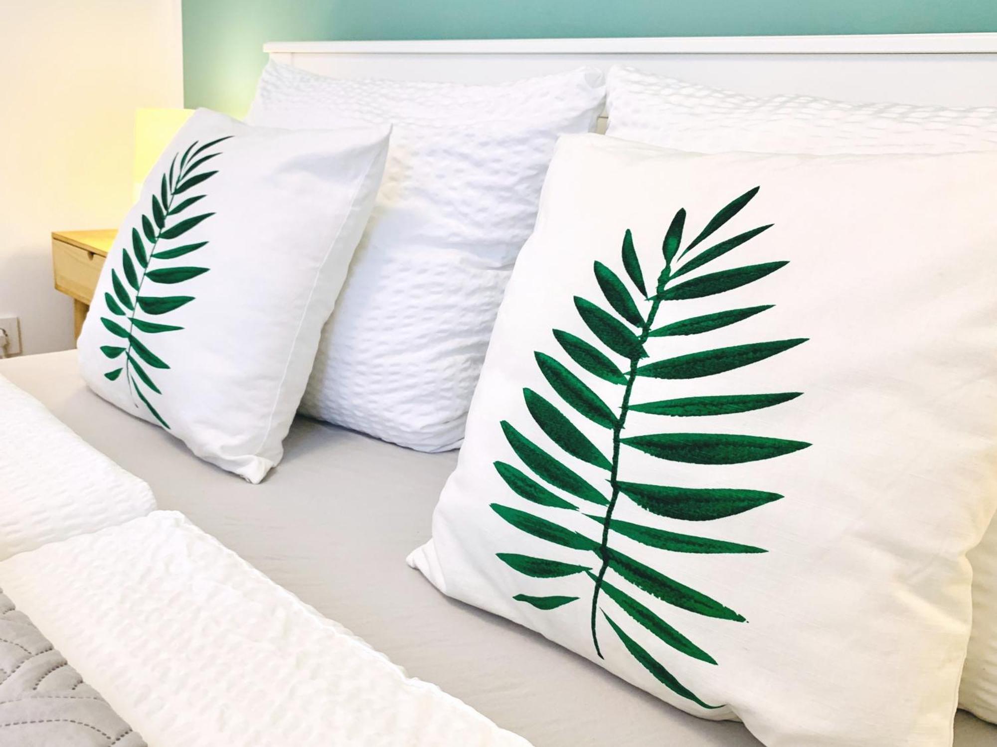 Moderne Mit Bodentiefer Dusche, Waschmaschine Und Kueche - 